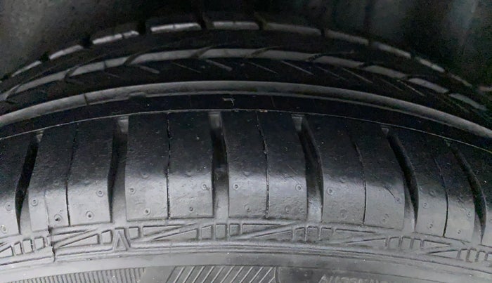2015 Volkswagen Vento HIGHLINE PETROL, Petrol, Manual, 38,907 km, Right Rear Tyre Tread