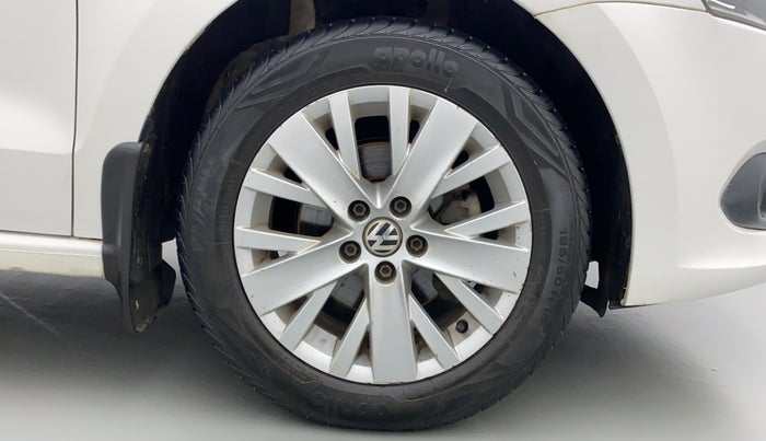 2015 Volkswagen Vento HIGHLINE PETROL, Petrol, Manual, 38,907 km, Right Front Wheel