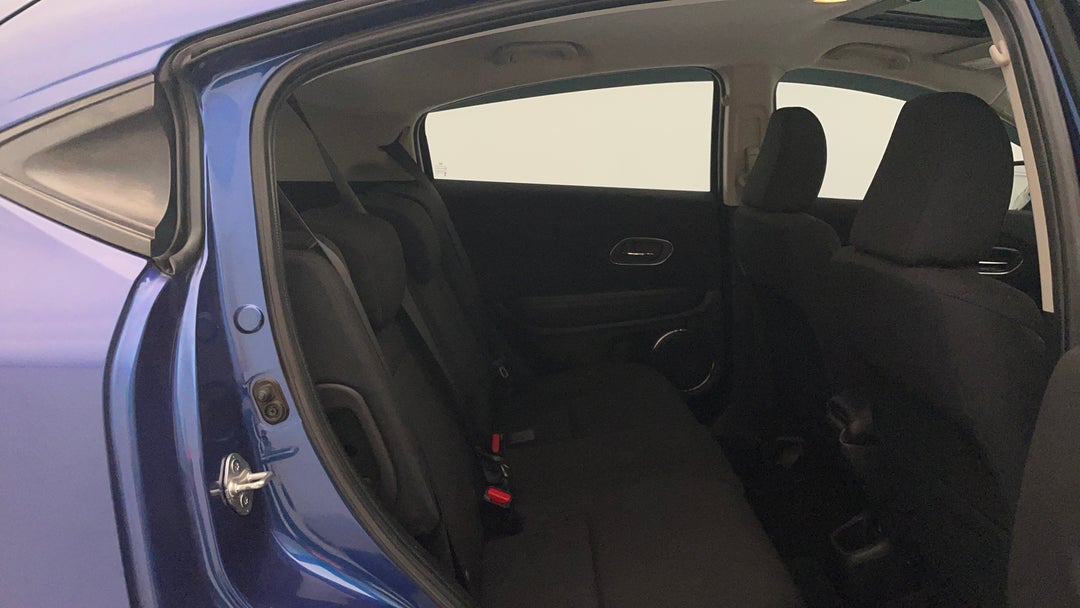 2015 Honda HR-V Vti-s, Automatic, 73952 km, Right Side Rear Door Cabin View