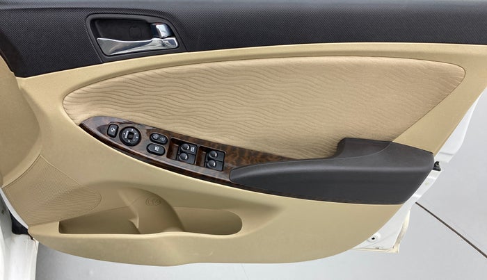 2014 Hyundai Verna FLUIDIC 1.6 CRDI SX, Diesel, Manual, 58,362 km, Driver Side Door Panels Control