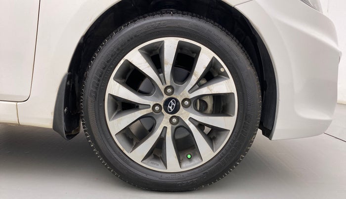2014 Hyundai Verna FLUIDIC 1.6 CRDI SX, Diesel, Manual, 58,362 km, Right Front Wheel