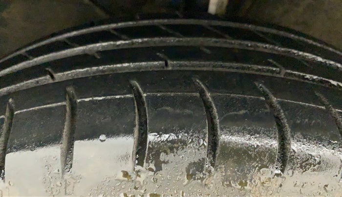 2015 Maruti Baleno DELTA PETROL 1.2, Petrol, Manual, 61,667 km, Left Front Tyre Tread