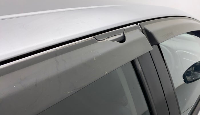 2016 Honda Jazz 1.2L I-VTEC V, Petrol, Manual, 1,09,814 km, Right rear door - Door visor damaged
