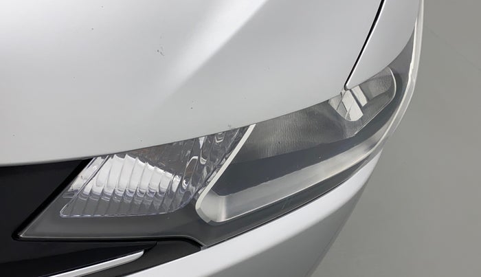 2016 Honda Jazz 1.2L I-VTEC V, Petrol, Manual, 1,09,814 km, Left headlight - Headlight parking bulb fused