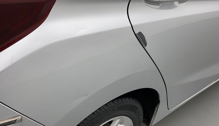 2016 Honda Jazz 1.2L I-VTEC V, Petrol, Manual, 1,09,814 km, Right quarter panel - Minor scratches