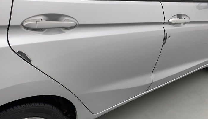 2016 Honda Jazz 1.2L I-VTEC V, Petrol, Manual, 1,09,814 km, Right rear door - Minor scratches