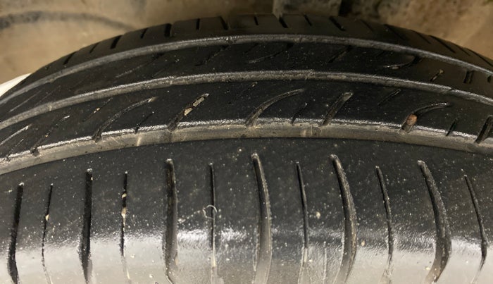 2014 Maruti Wagon R 1.0 VXI, Petrol, Manual, 90,433 km, Left Front Tyre Tread