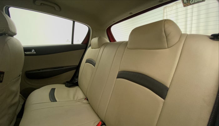 2010 Hyundai i20 MAGNA 1.2, Petrol, Manual, 62,822 km, Right Side Rear Door Cabin