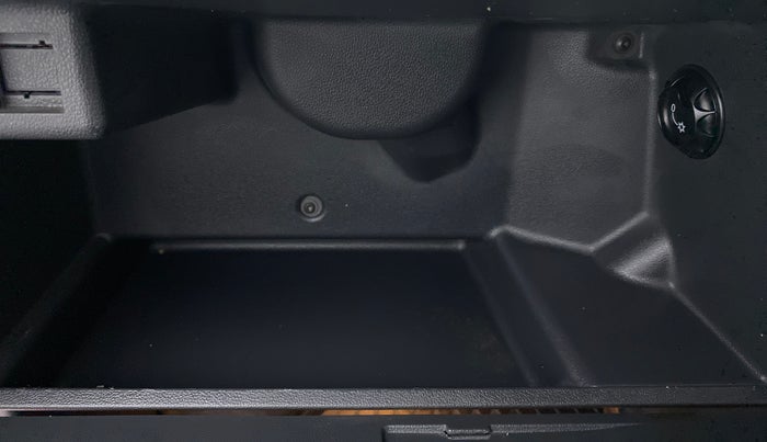 2018 Volkswagen Polo COMFORTLINE 1.0 PETROL, Petrol, Manual, 27,368 km, Cooled Glove Box