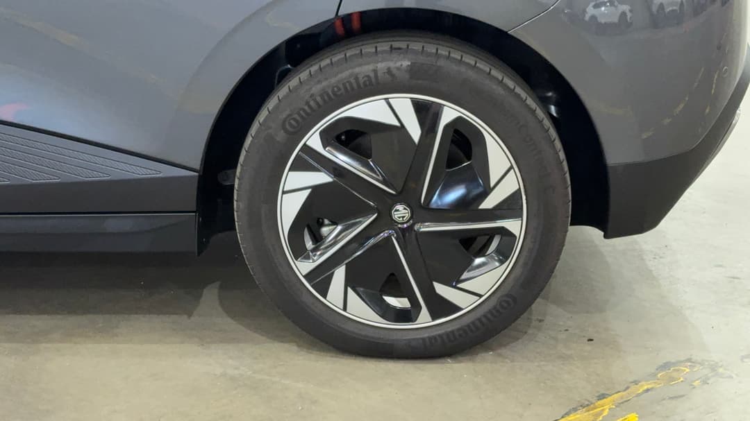 2024 MG Mg4 Excite 51 125kw, Automatic, 10732 km, Left Rear Wheel