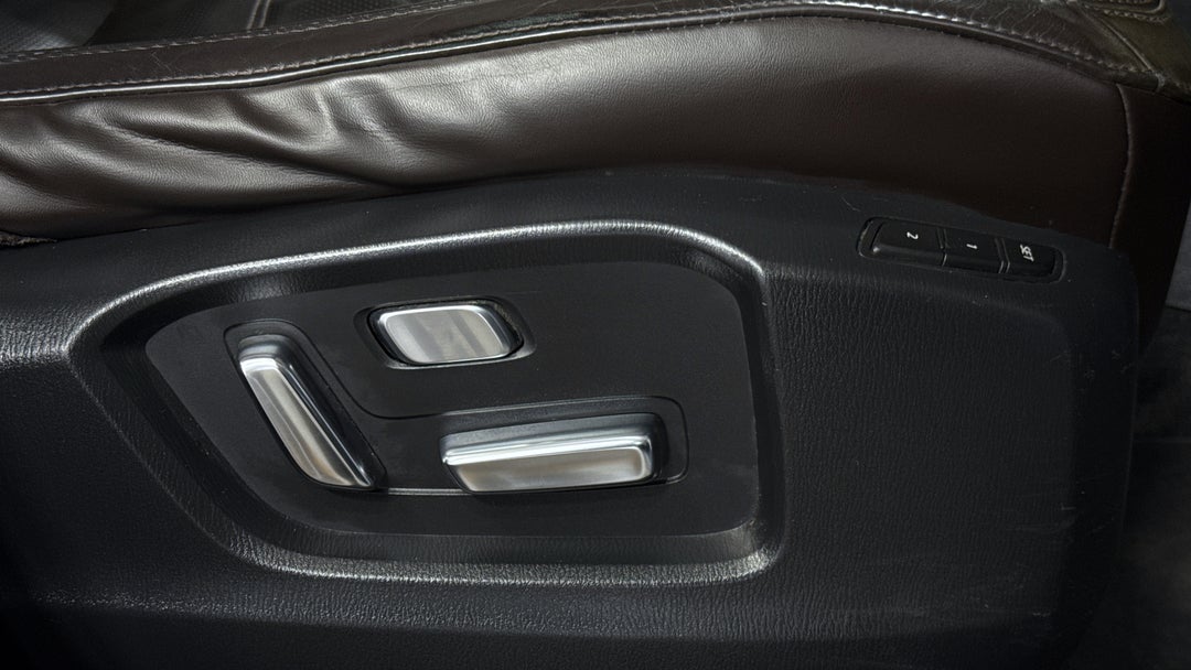 2019 Mazda CX-5 Akera (4x4), Automatic, 109222 km, Drivers Side Adjustment Panel