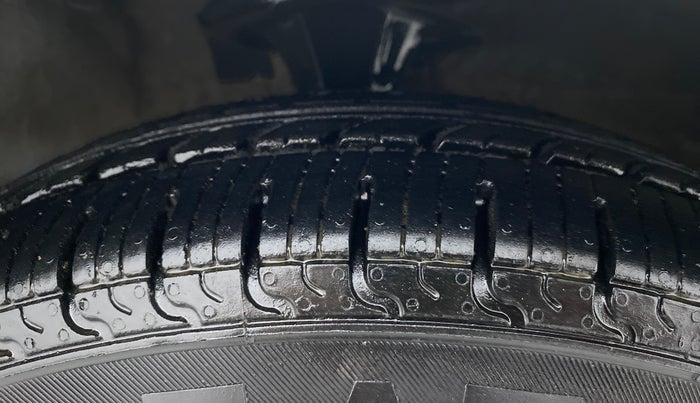 2012 Hyundai i10 MAGNA 1.2, Petrol, Manual, 30,779 km, Right Front Tyre Tread