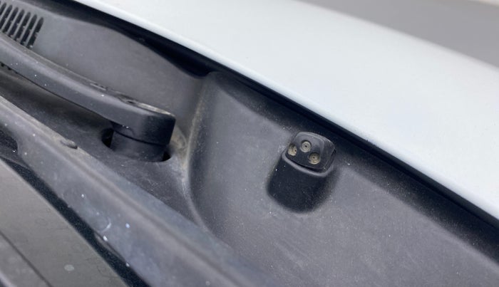 2012 Hyundai i10 MAGNA 1.2, Petrol, Manual, 30,779 km, Front windshield - Nozzle alignment