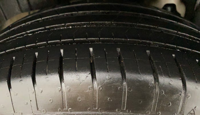 2021 Mahindra XUV300 W4 1.5 DIESEL, Diesel, Manual, 17,548 km, Right Rear Tyre Tread