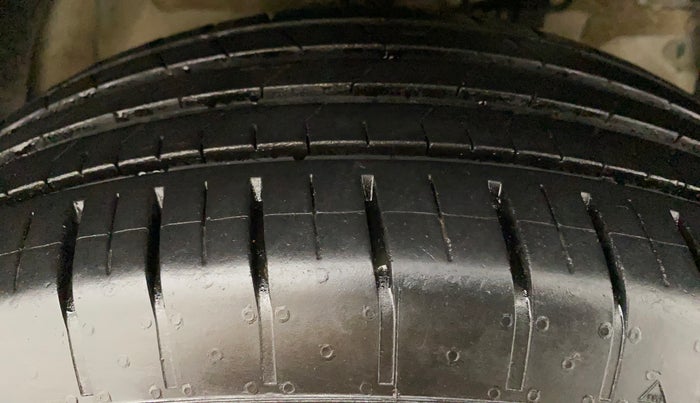 2021 Mahindra XUV300 W4 1.5 DIESEL, Diesel, Manual, 17,548 km, Right Front Tyre Tread
