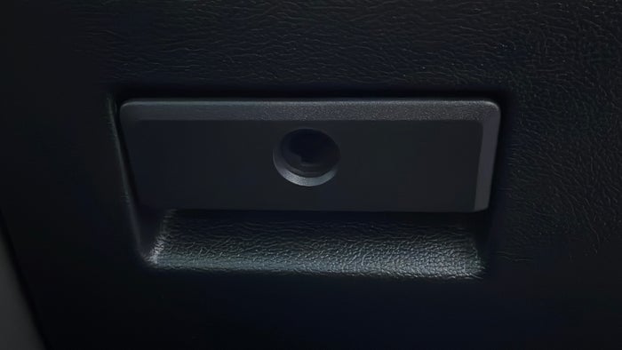 FORD F 150-Dashboard Glove box Glove box cover damaged/not working