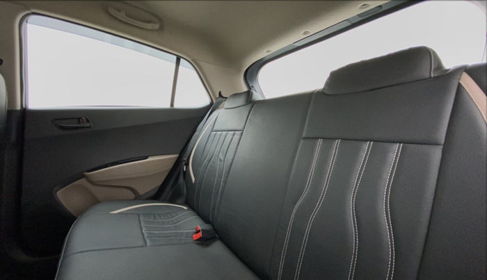 2017 Hyundai Grand i10 MAGNA 1.2 KAPPA VTVT, CNG, Manual, 74,322 km, Right Side Rear Door Cabin