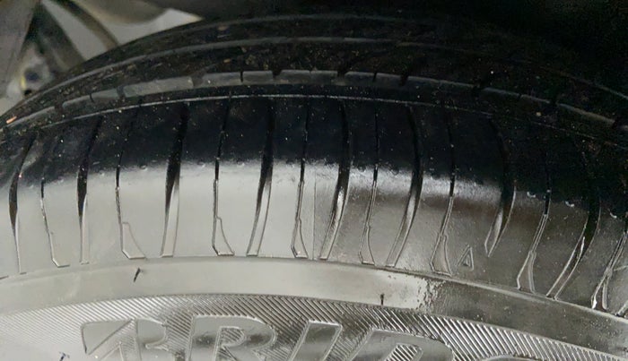 2017 Hyundai Grand i10 MAGNA 1.2 KAPPA VTVT, CNG, Manual, 74,322 km, Left Rear Tyre Tread