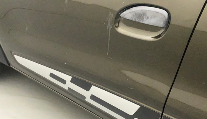2016 Renault Kwid RXT 1.0, Petrol, Manual, 18,939 km, Front passenger door - Minor scratches