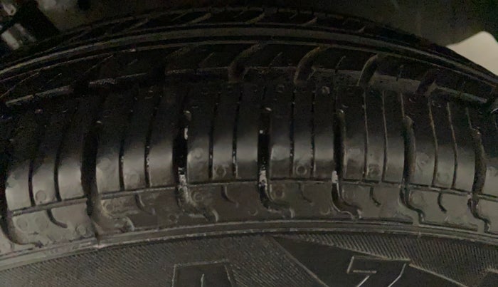 2016 Renault Kwid RXT 1.0, Petrol, Manual, 18,939 km, Left Front Tyre Tread