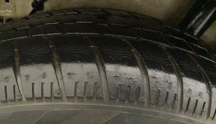 2019 Maruti Celerio VXI CNG, CNG, Manual, 31,539 km, Left Front Tyre Tread