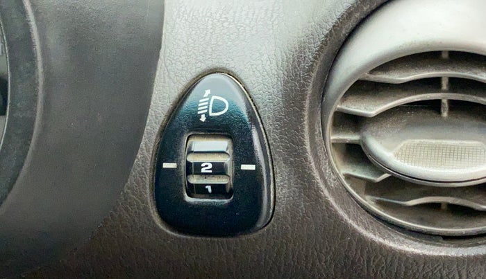 2011 Hyundai Santro Xing GL PLUS, Petrol, Manual, 75,832 km, Dashboard - Headlight height adjustment not working