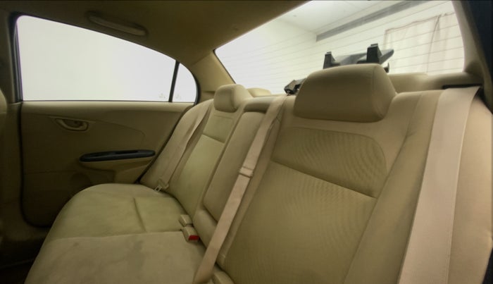 2014 Honda Amaze 1.5L I-DTEC SX, Diesel, Manual, 1,09,873 km, Right Side Rear Door Cabin