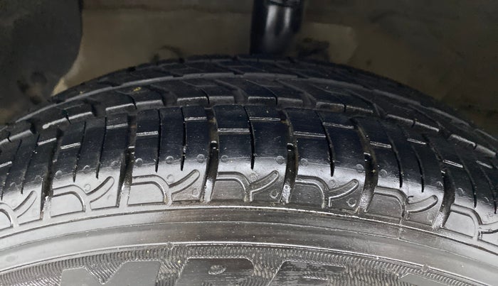 2017 Hyundai Grand i10 ERA 1.2 KAPPA VTVT, Petrol, Manual, 61,072 km, Left Front Tyre Tread