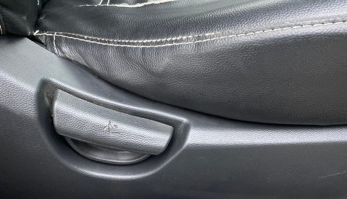2017 Hyundai Grand i10 ERA 1.2 KAPPA VTVT, Petrol, Manual, 61,072 km, Driver Side Adjustment Panel