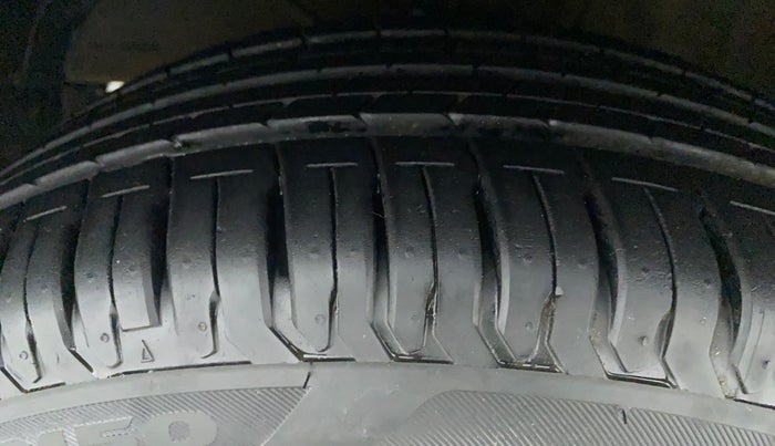 2019 Maruti XL6 ZETA MT, Petrol, Manual, 43,992 km, Left Front Tyre Tread