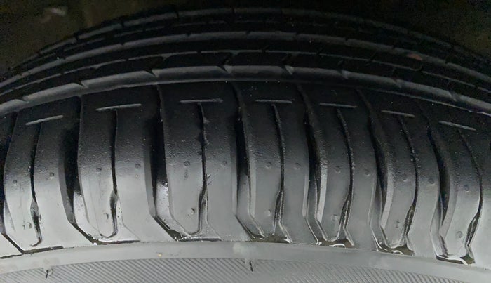 2019 Maruti XL6 ZETA MT, Petrol, Manual, 43,992 km, Right Front Tyre Tread
