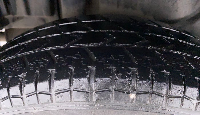 2014 Maruti Swift Dzire VDI, Diesel, Manual, 65,416 km, Right Rear Tyre Tread