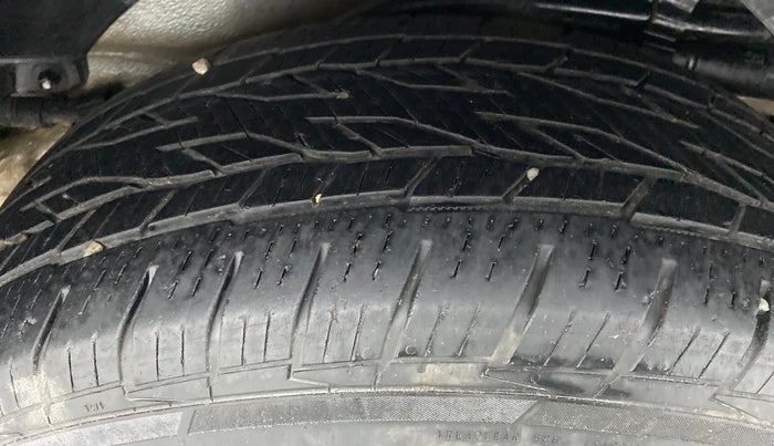 2014 Mahindra XUV500 W4, Diesel, Manual, 83,640 km, Left Rear Tyre Tread