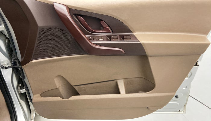 2014 Mahindra XUV500 W4, Diesel, Manual, 83,640 km, Driver Side Door Panels Control