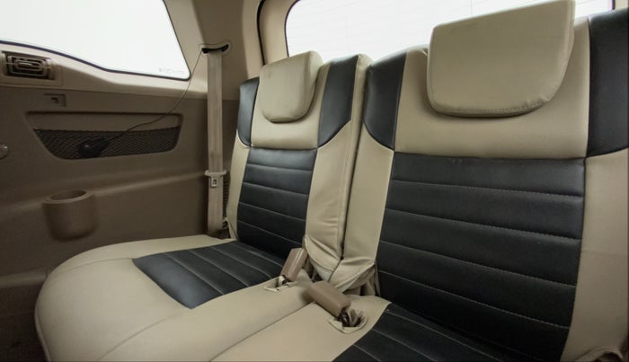2014 Mahindra XUV500 W4, Diesel, Manual, 83,640 km, Third Seat Row ( optional )