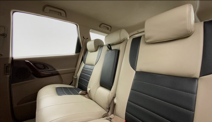 2014 Mahindra XUV500 W4, Diesel, Manual, 83,640 km, Right Side Rear Door Cabin