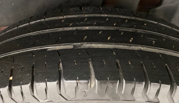2018 Maruti Dzire VXI, Petrol, Manual, 40,701 km, Left Rear Tyre Tread