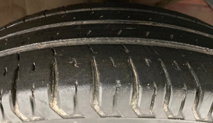 2018 Maruti Dzire VXI, Petrol, Manual, 40,701 km, Right Front Tyre Tread