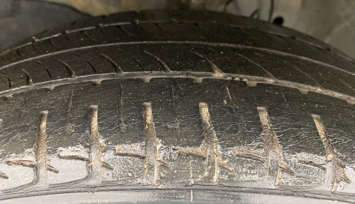 2015 Honda City V MT PETROL, Petrol, Manual, 52,340 km, Left Front Tyre Tread