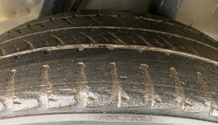 2015 Honda City V MT PETROL, Petrol, Manual, 52,340 km, Left Rear Tyre Tread
