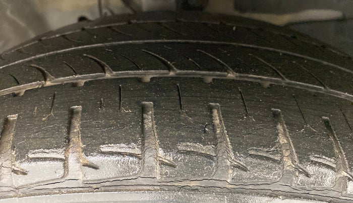 2015 Honda City V MT PETROL, Petrol, Manual, 52,340 km, Right Front Tyre Tread