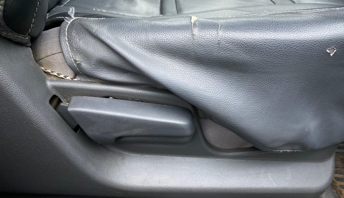 2010 Maruti Ritz VXI, Petrol, Manual, 48,633 km, Driver Side Adjustment Panel
