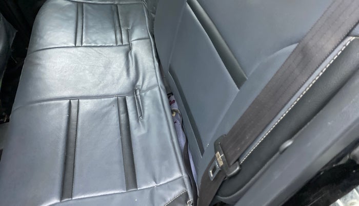 2010 Maruti Ritz VXI, Petrol, Manual, 48,633 km, Second-row left seat - Cover slightly torn