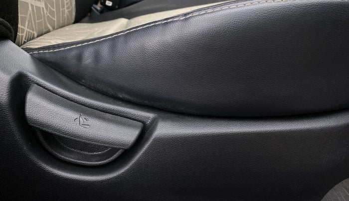2017 Hyundai Grand i10 SPORTZ (O) 1.2 AT VTVT, Petrol, Automatic, 50,825 km, Driver Side Adjustment Panel
