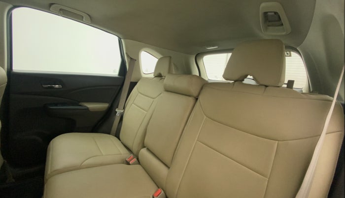 2015 Honda CRV 2.0L I-VTEC 2WD AT, Petrol, Automatic, 1,06,836 km, Right Side Rear Door Cabin