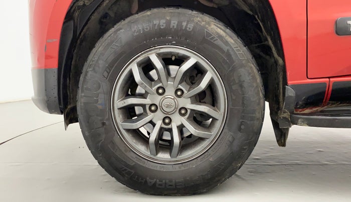 2018 Mahindra TUV300 T10 AMT DUAL TONE, Diesel, Automatic, 47,414 km, Left Front Wheel