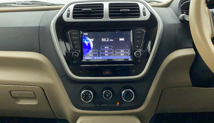 2018 Mahindra TUV300 T10 AMT DUAL TONE, Diesel, Automatic, 47,414 km, Air Conditioner