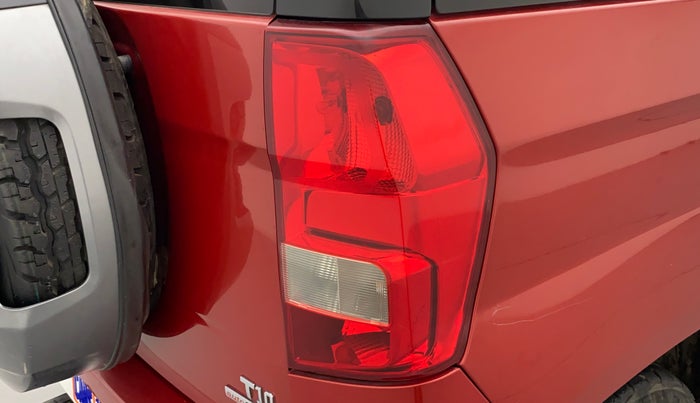 2018 Mahindra TUV300 T10 AMT DUAL TONE, Diesel, Automatic, 47,414 km, Right tail light - Minor scratches