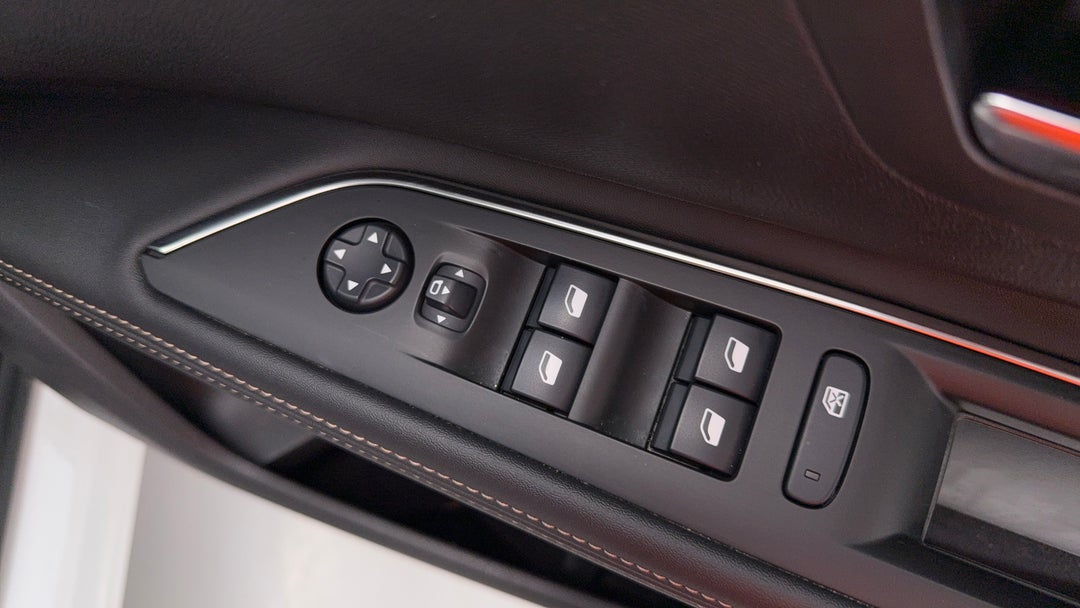 2019 Peugeot 5008 Gt Line, Automatic, 62025 km, Drivers Side Door Panel Controls