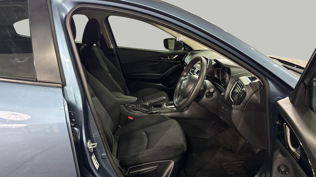 2016 Mazda 3 Neo, Automatic, 88109 km, Right Side Front Door Cabin View